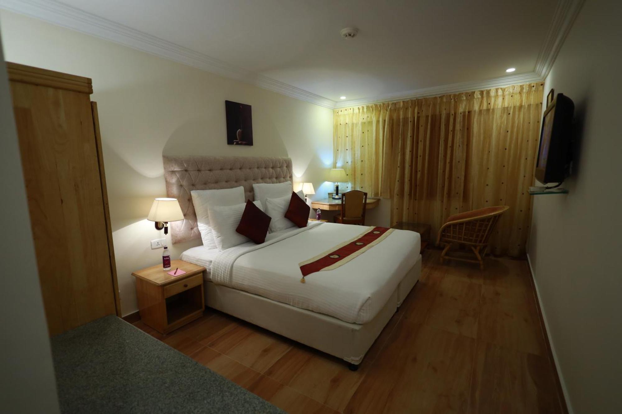 Saj Luciya -A Classified 4 Star Hotel Thiruvananthapuram Bagian luar foto