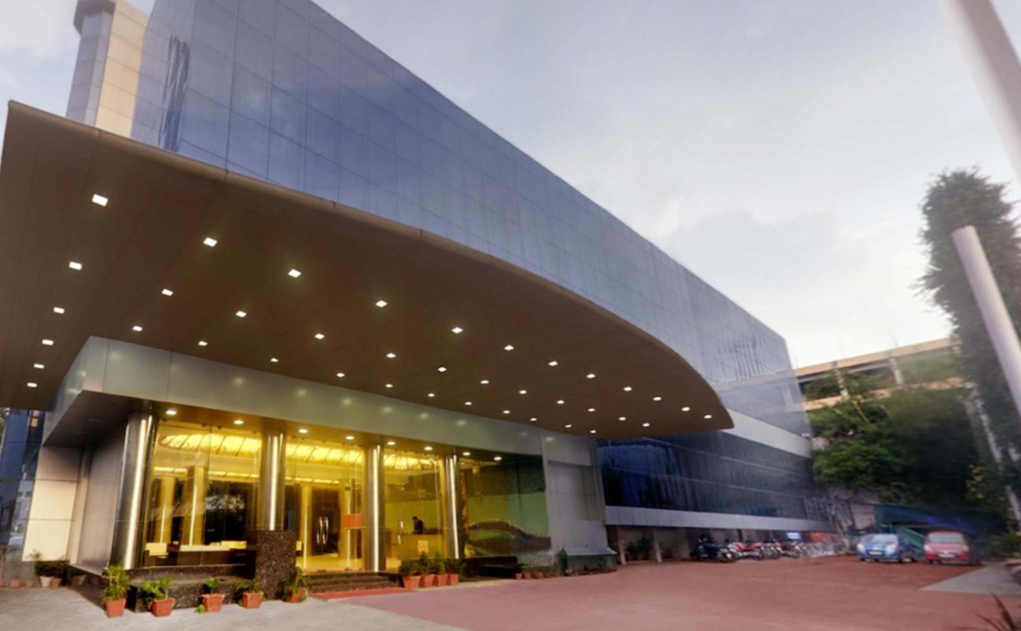 Saj Luciya -A Classified 4 Star Hotel Thiruvananthapuram Bagian luar foto
