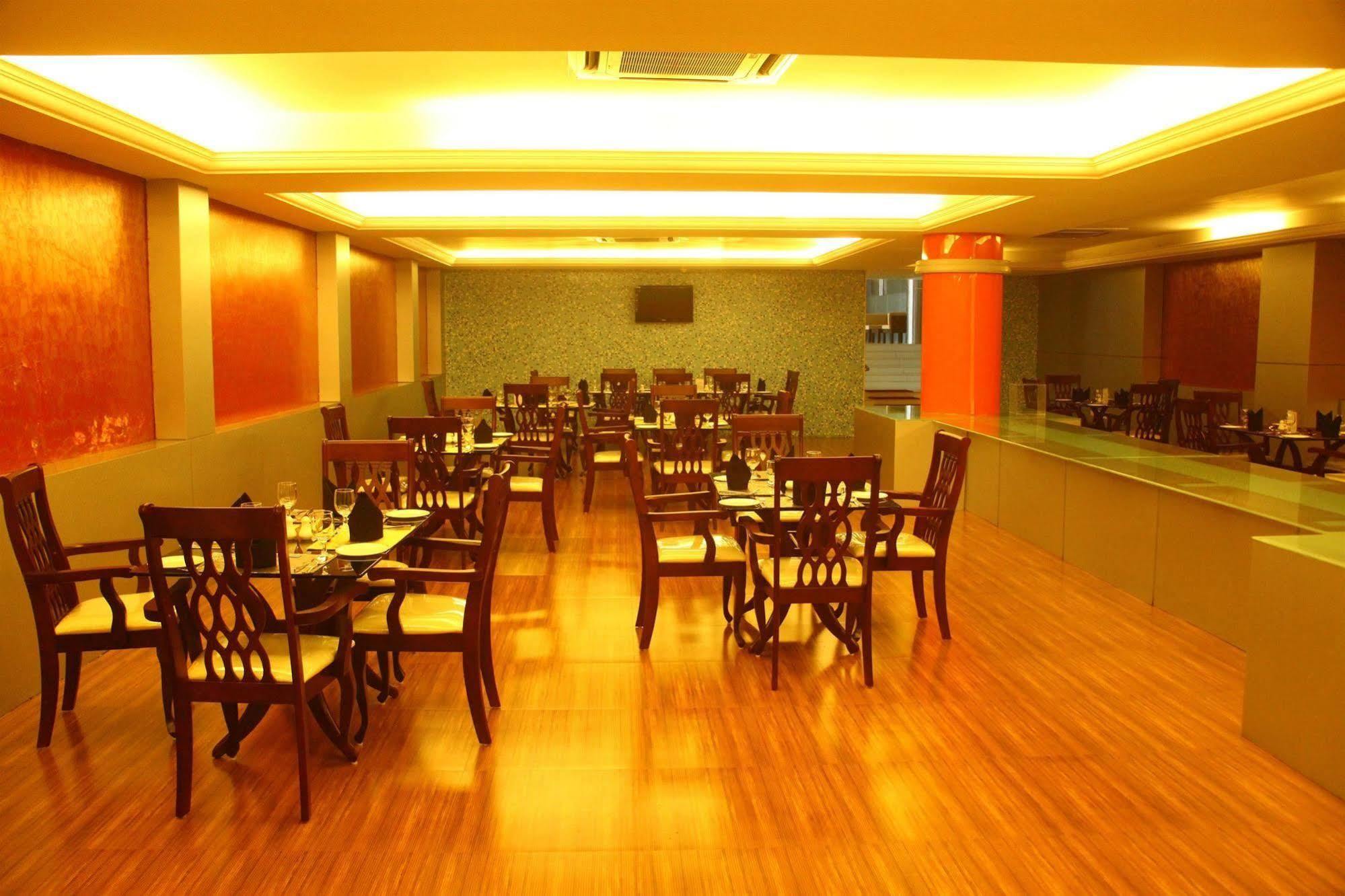 Saj Luciya -A Classified 4 Star Hotel Thiruvananthapuram Bagian luar foto